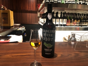 マデイラワインの中辛口タイプ